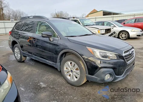 2018 Subaru Outback 2.5I Premium z USA, uszkodzony, nr VIN 4S4BSAFC4J3271536